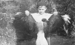 1933 Pablo Finke con aguilucho