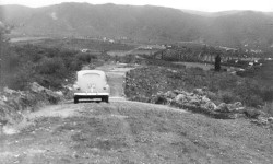 1934 Vista calle Moreno con auto de atrás