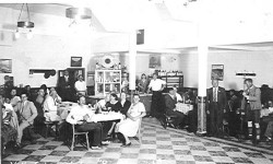 En el Munich con parroquianos